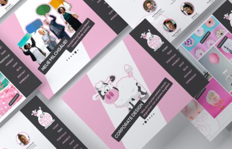 Bild: Ein Mockup auf dem verschiedene Eindrücke der fiktiven Webseite zu "Wollmilchsau - die All-Inclusive-Gestalter" zu sehen sind. Hierbei im Fokus die Startseite im vollflächigen Blogbeitragsdesign mit dem Maskottchen sowie dem Text "Corporate Design: Was uns unwiderstehlich macht, abgesehen von unserem Angebot." und einem Beitrag "Neue Milchsäue! Verstärkung für eure Ideen! Unsere Herde wächst." nebst abseits des Fokuspunktes liegenden Mitarbeiterübersichten und Portfolioseiten.